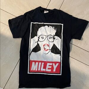 Miley Graphic Black T-Shirt